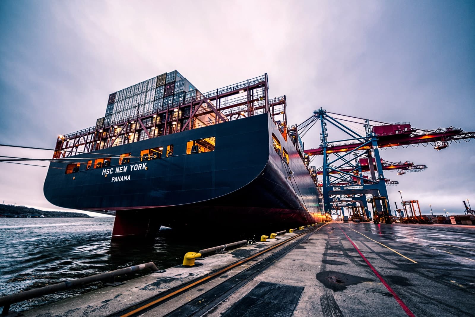 Essential Factors in Choosing a Freight Forwarder for E-commerce Shipments