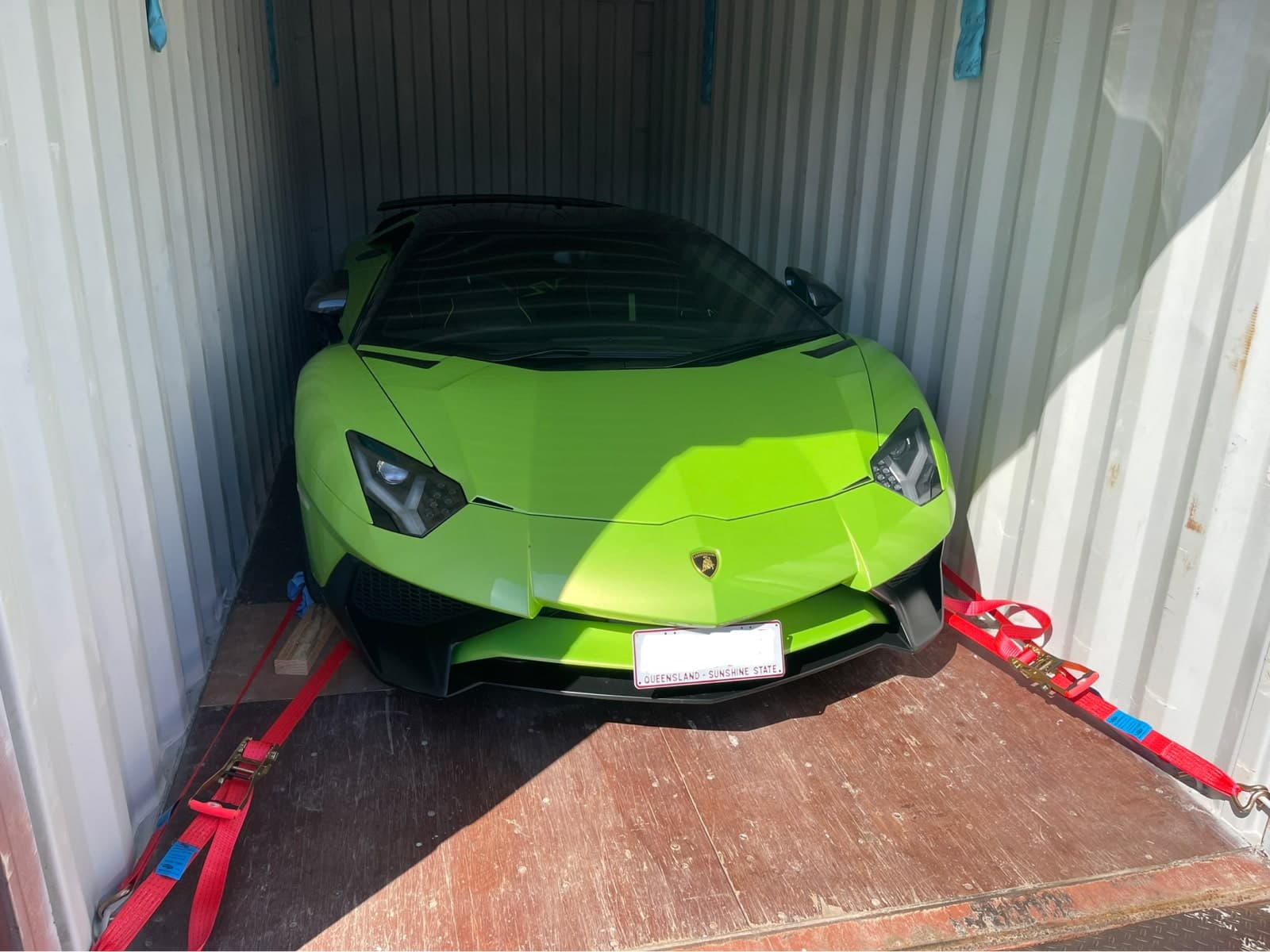 Lamborghini Luxury Car Shipping via 20ft Container to New Zealand